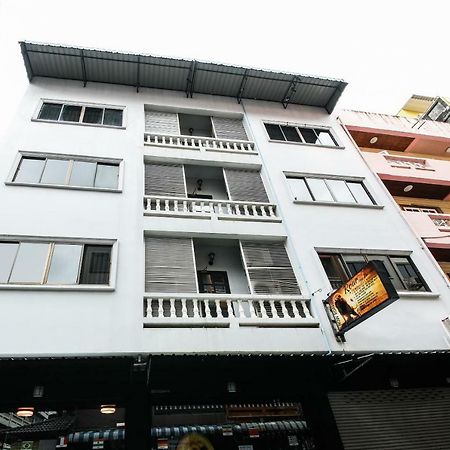 Oyo 244 Roar Inn Patong Bagian luar foto