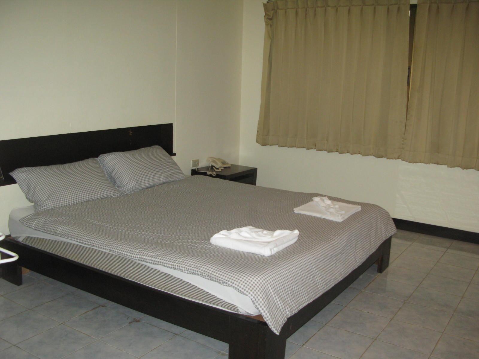 Oyo 244 Roar Inn Patong Bagian luar foto