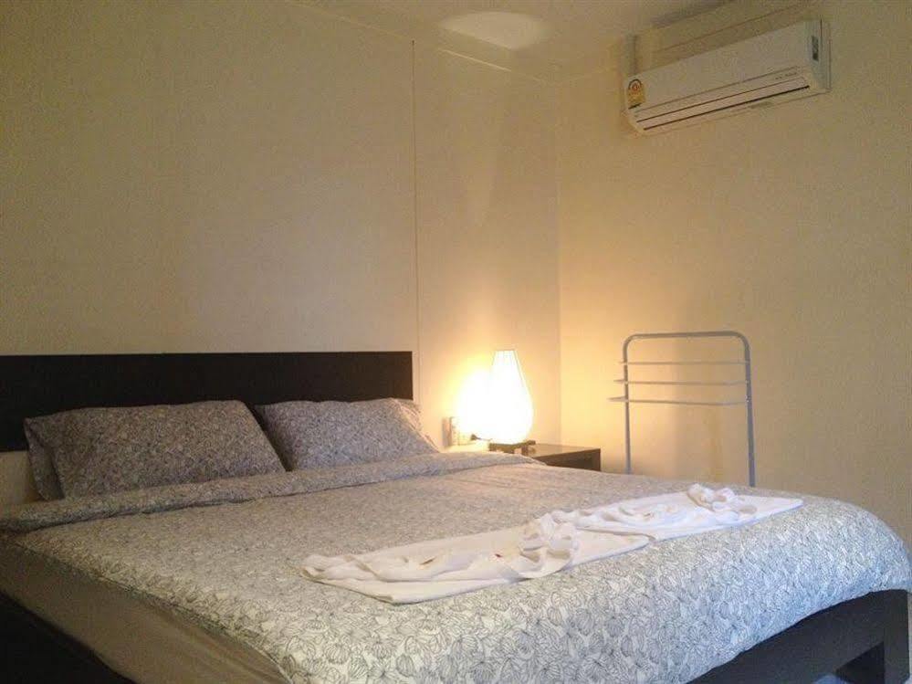 Oyo 244 Roar Inn Patong Bagian luar foto