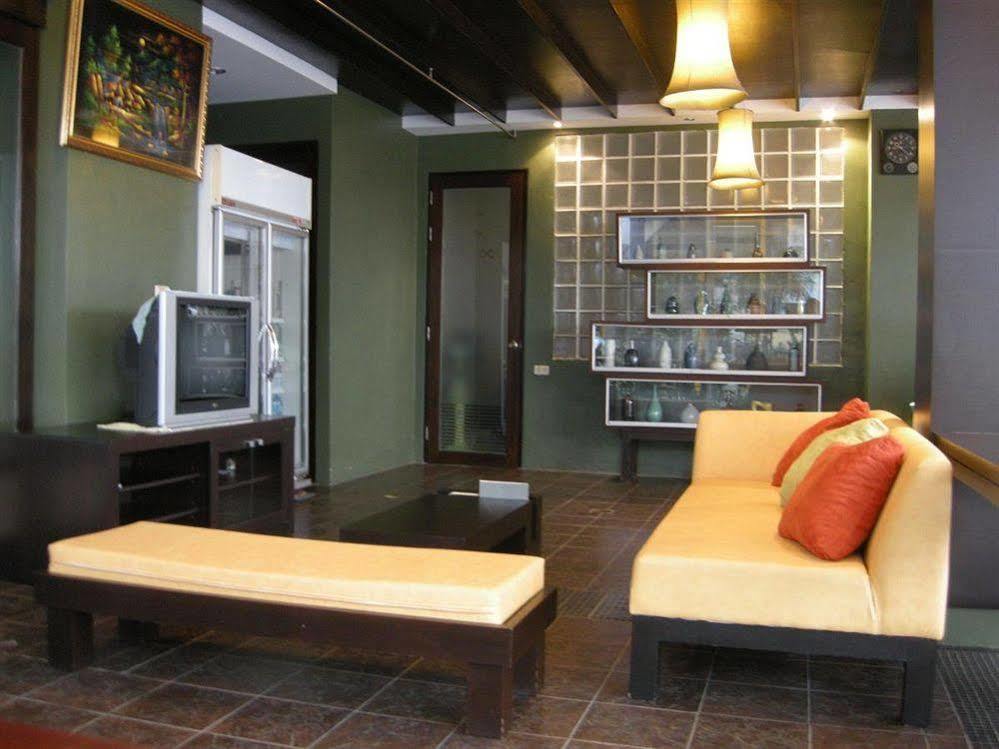 Oyo 244 Roar Inn Patong Bagian luar foto