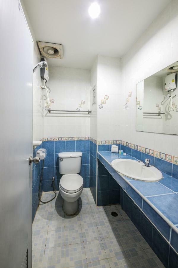 Oyo 244 Roar Inn Patong Bagian luar foto