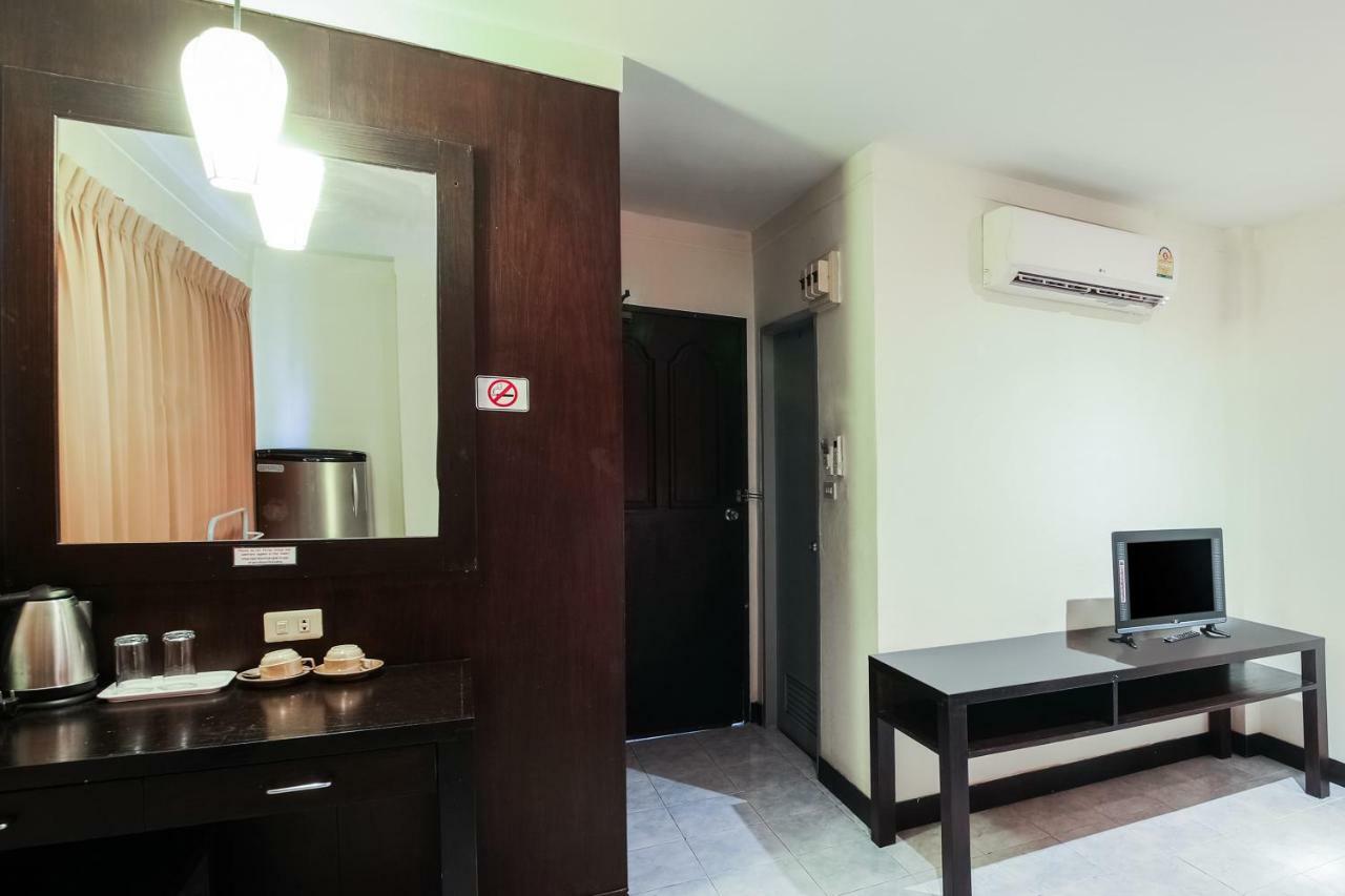 Oyo 244 Roar Inn Patong Bagian luar foto